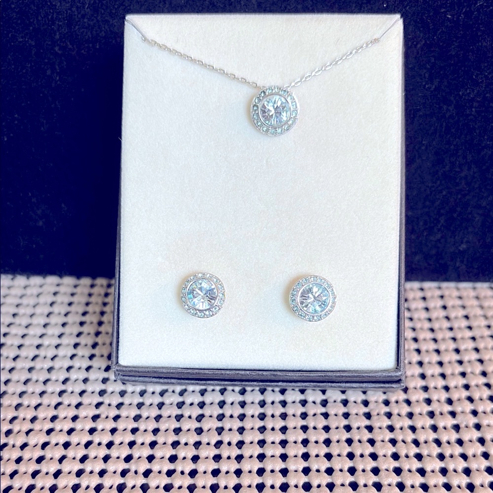 Silver Swarovski Necklace & Earring Set Elegant Jewelry Piece